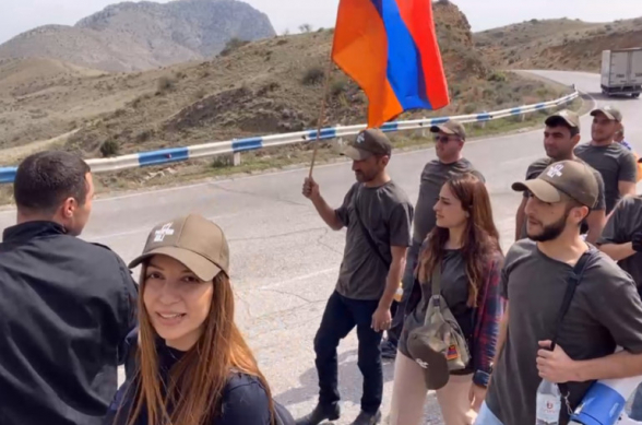Представители ассирийской общины присоединились к группе протестующих, направляющихся в Ереван из Тигранашена (видео)